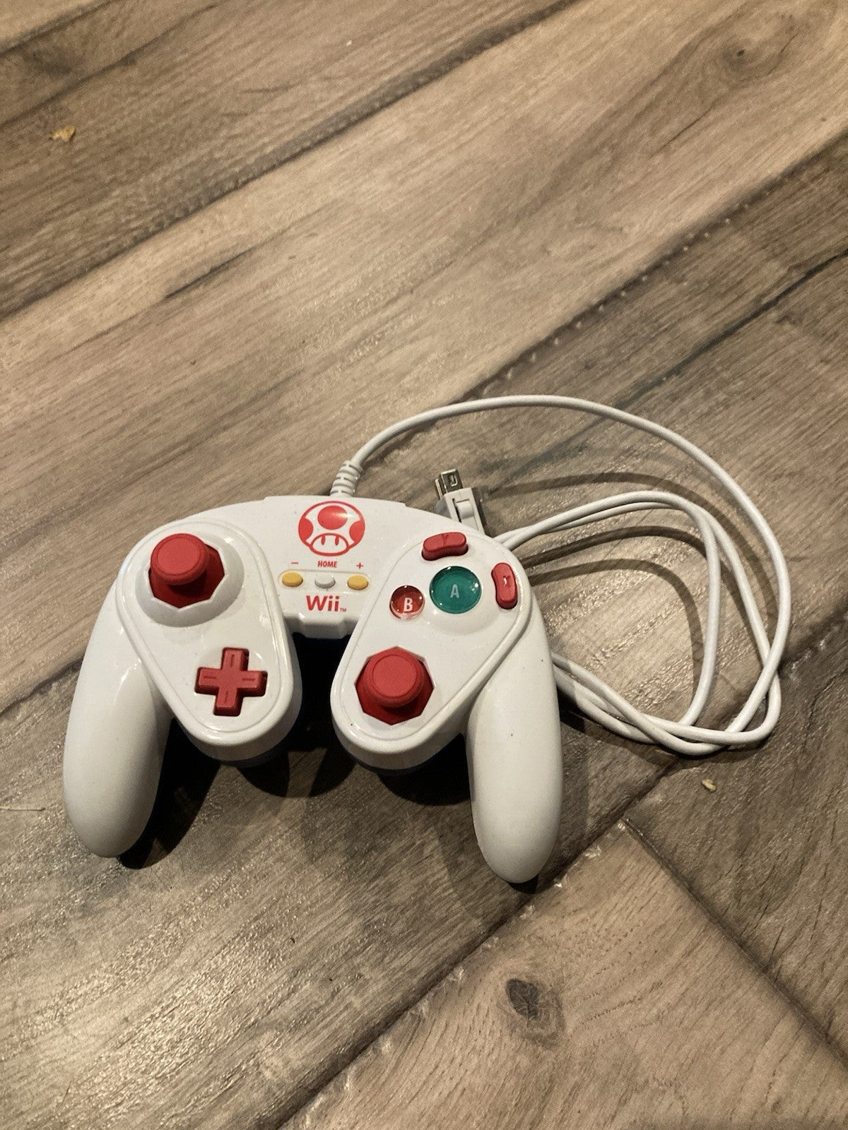 Mario Fight Pad Classic Controller Nintendo Wii U Wired GameCube 085-006 Toad