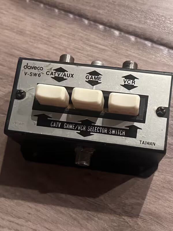 Daveco V-SW6 CATV/AUX GAME/VCR