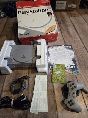 Sony PlayStation 1 PS1 Gray Console SCPH-5501 CIB COMPLETE IN BOX
