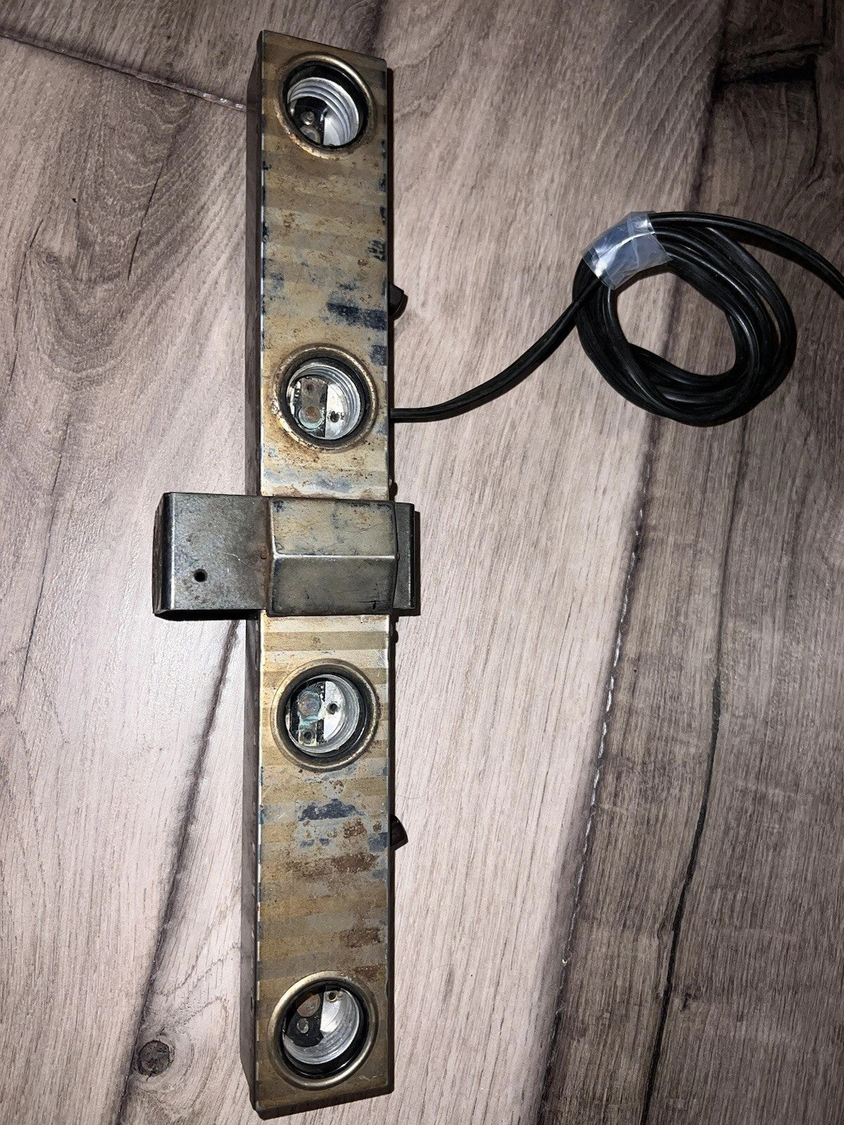 Remsel Industries, Inc. Chicago 4 Socket Photo Light Bar