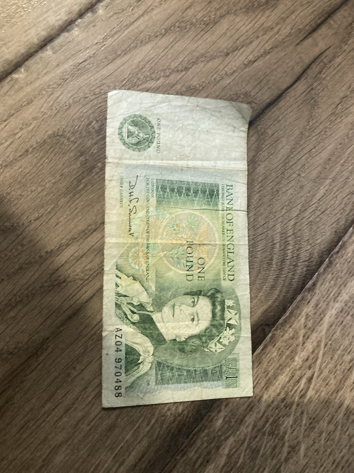 Bank of England One Pound Bank Note Queen Elizabeth II Sir Isaac Newton