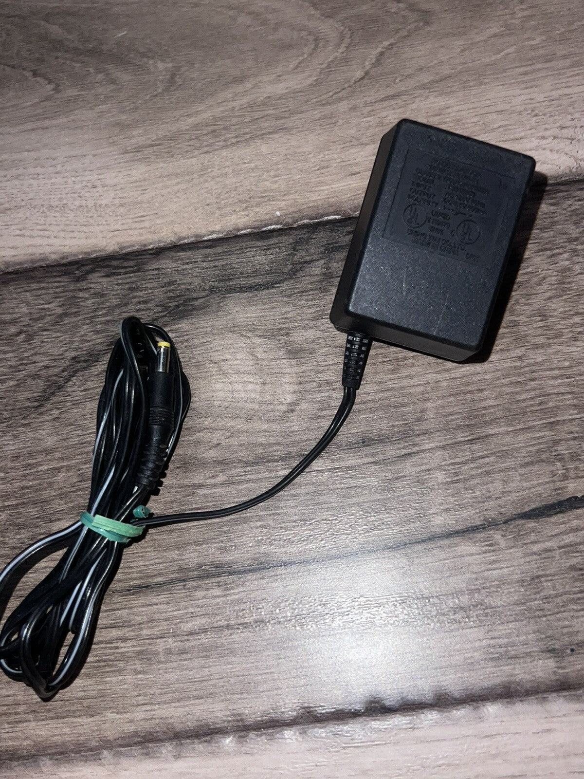 Shang-Wai AC/DC Adapter  T3545600  4.5V 600mA