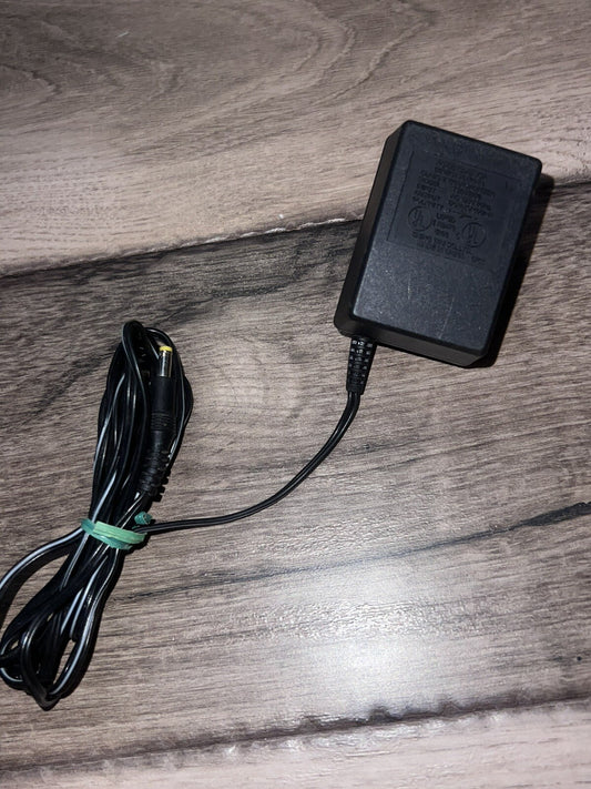Shang-Wai AC/DC Adapter  T3545600  4.5V 600mA