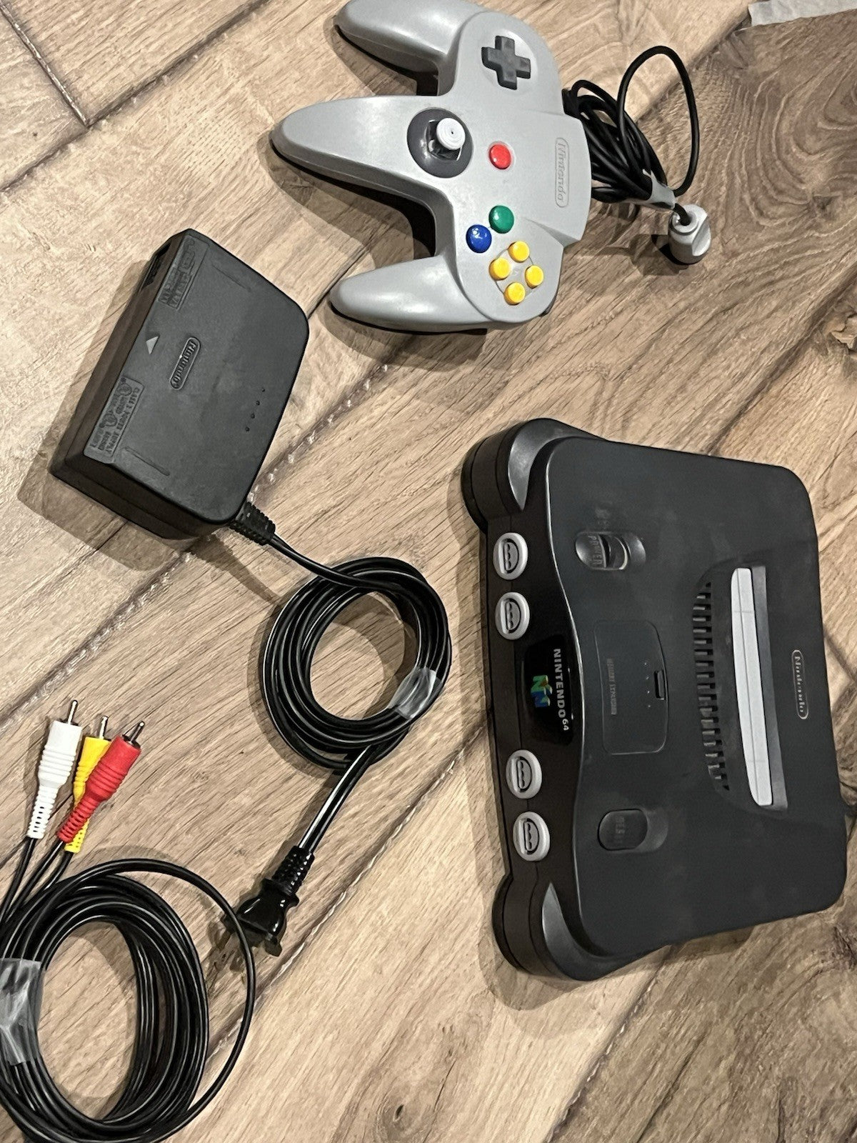 Nintendo 64 Console System With Controller, Wires & Jumper Pak