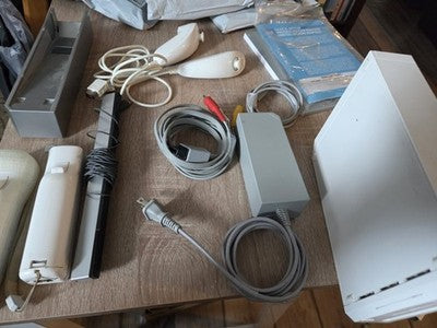 Nintendo RVL-001 Wii Console White Tested with OEM Cords 2 OEM Controllers