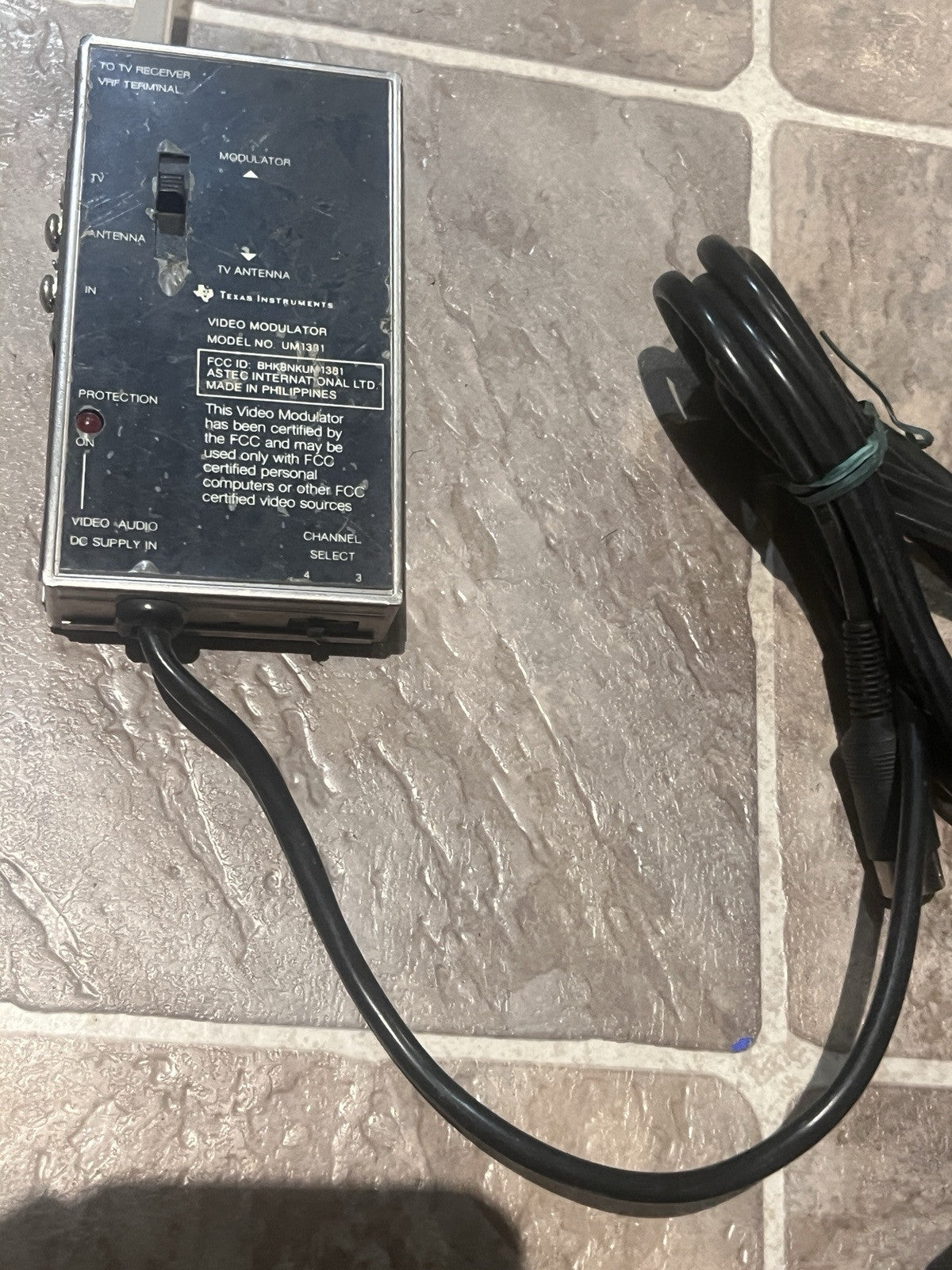 Vintage Texas Instruments Video Modulator UM1381 TI-99/4A